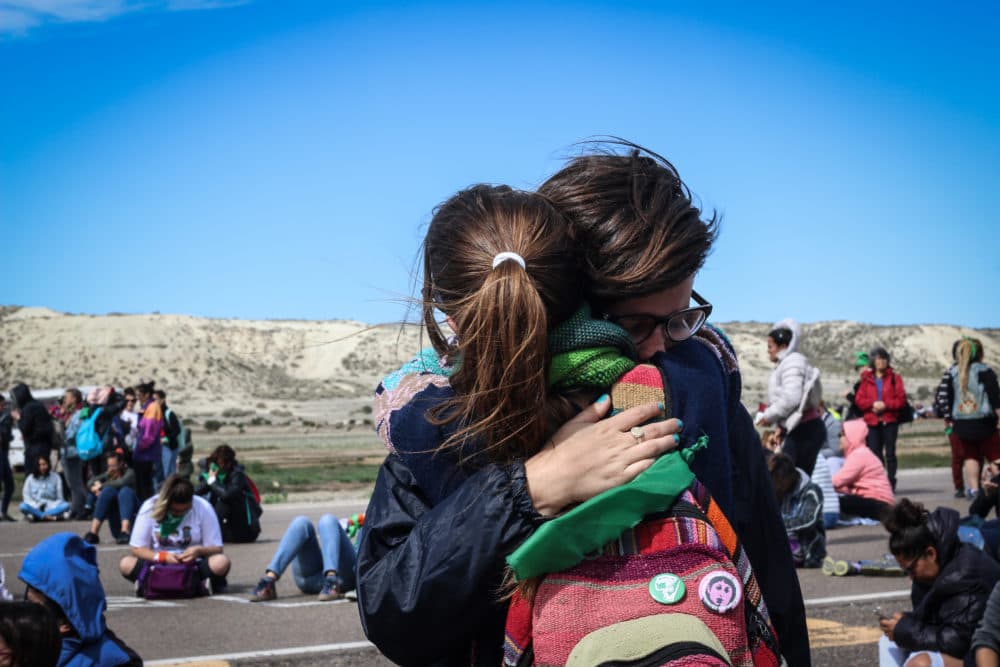Mujeres que se encuentran