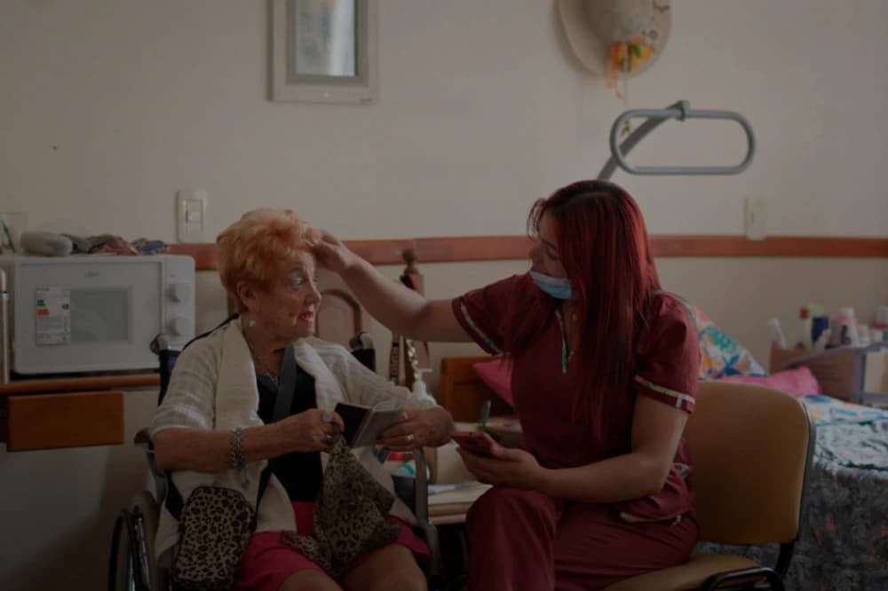 "Cuidadoras": el derecho a vivir y envejecer dignamente