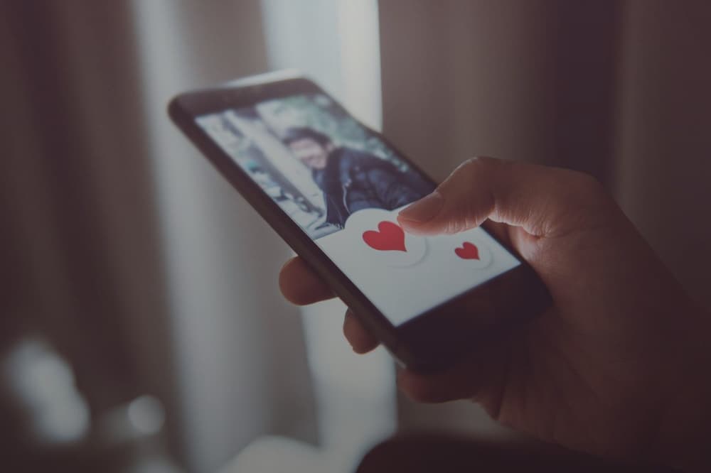 Contra el amor de diseño: por qué la belleza del encuentro está en lo fallido