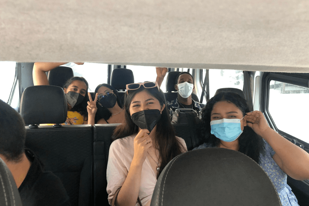 Milagros, la joven que le entregó un pañuelo verde al Papa