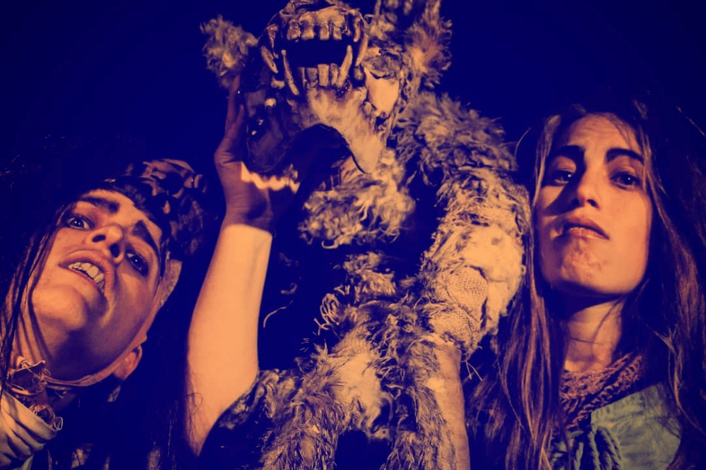 Una trinchera (y se escuchan risas)