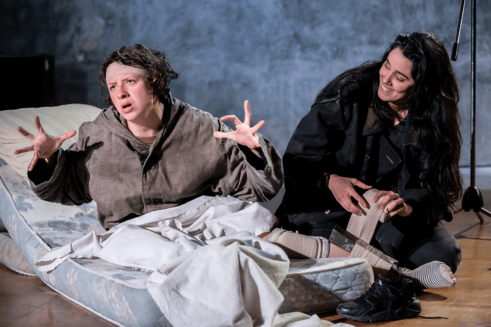 En este mundo loco, en esta noche brillante