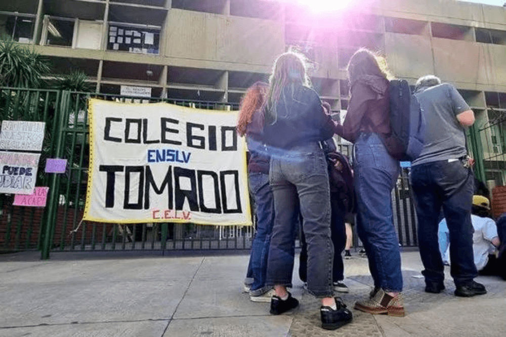 Escuelas tomadas: Frente a la violencia del Gobierno porteño, lucha y organización