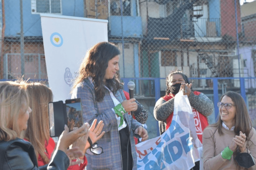 Las ministras de Género de Chile y Argentina recorrieron el barrio Mugica