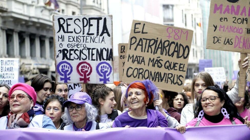 Pañuelos rosas y el transodio de sectores feministas en España