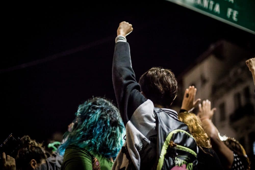 Despido y persecución a una trabajadora de prensa